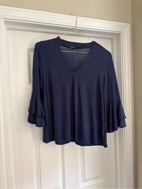 Francesca’s Miami Ruffle Navy Blouse Women’s Medium Feminine Flowy Top